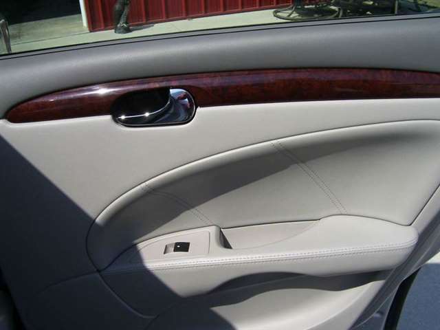 Buick Lucerne 2011 photo 17